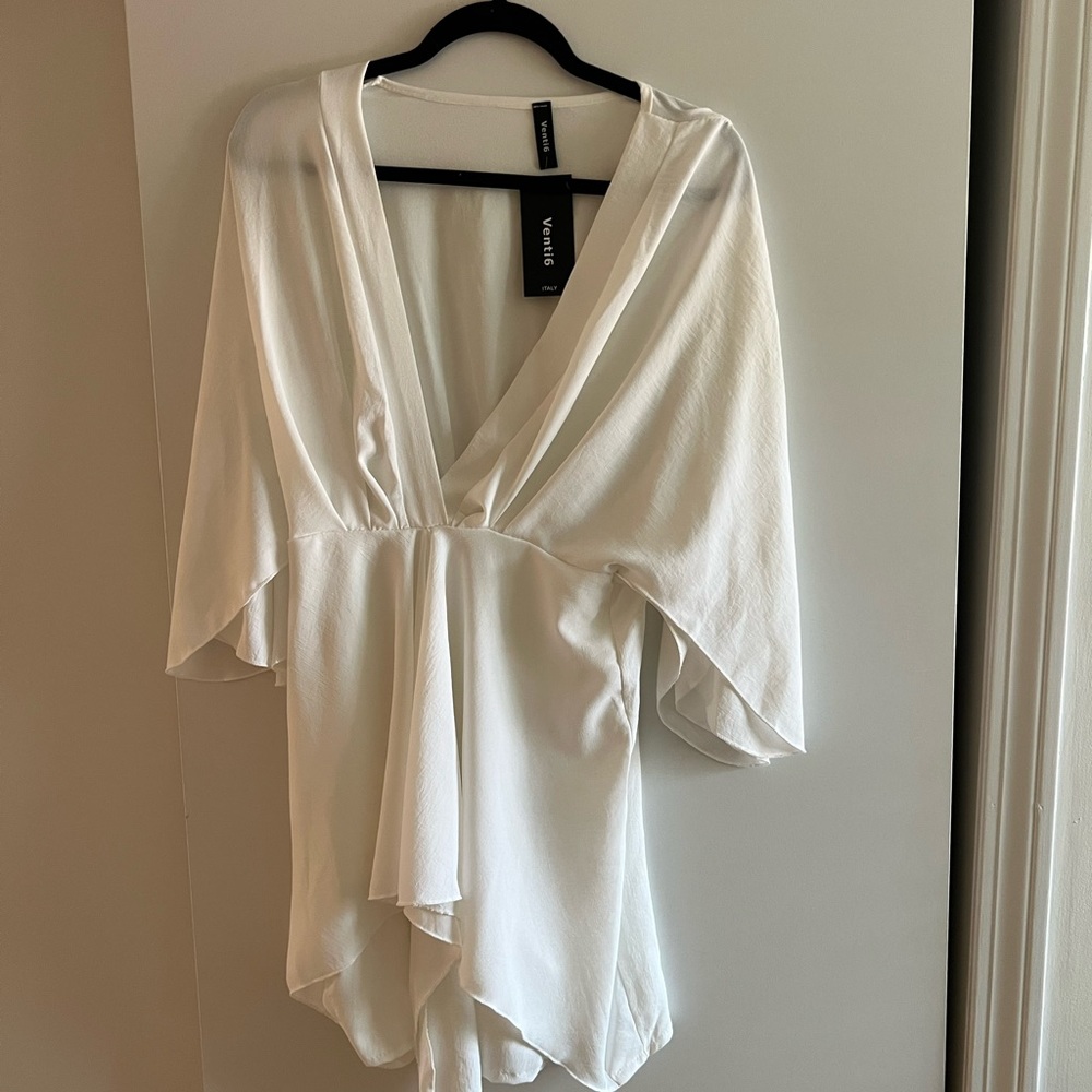 White Dress. Never worn size M!